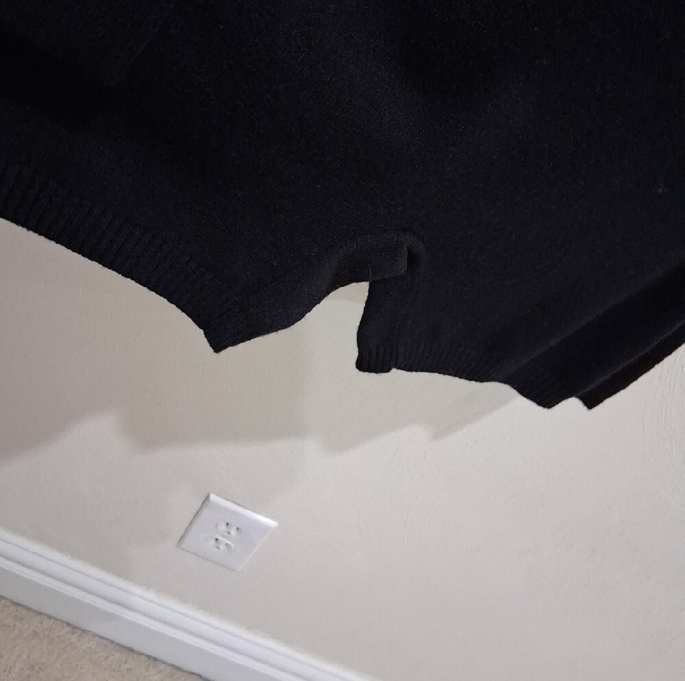 Black Off-Shoulder Ribbed Knit Ramper - Picture 5 of 6
